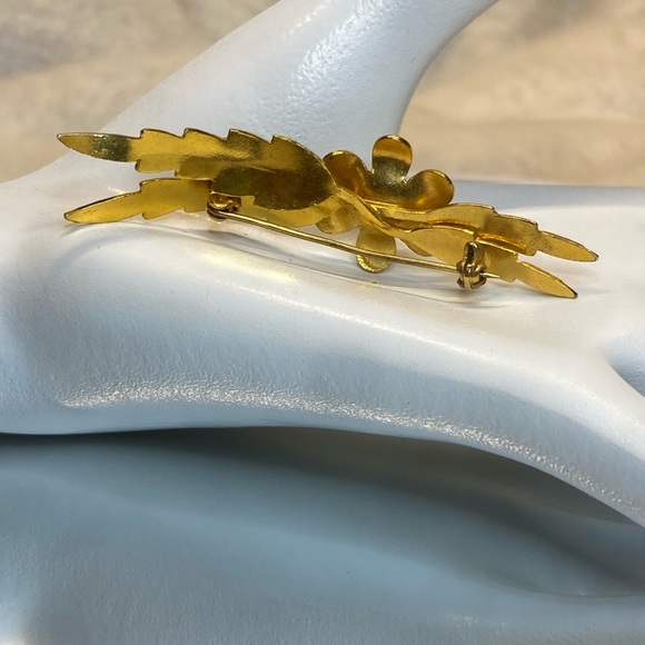 Vintage Damascene Floral Brooch Pin Faux Pearl in Center of Flower Beautiful EUC - Picture 7 of 10